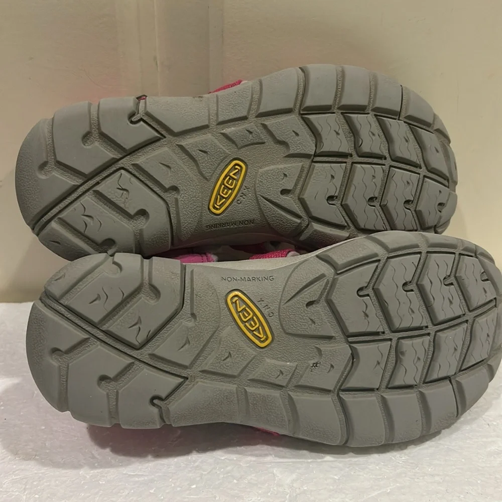 Keen Newport H2 WaterResistant washable Outdoor hiking Sandal Shoe size 12 pink